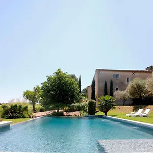 Appartement Domaine Faverot, Maubec (Vaucluse)